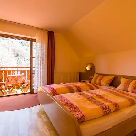 מלון Gaestehaus Sonne 3*