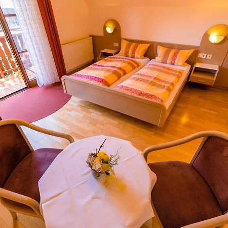 Gaestehaus Sonne מלון 3*