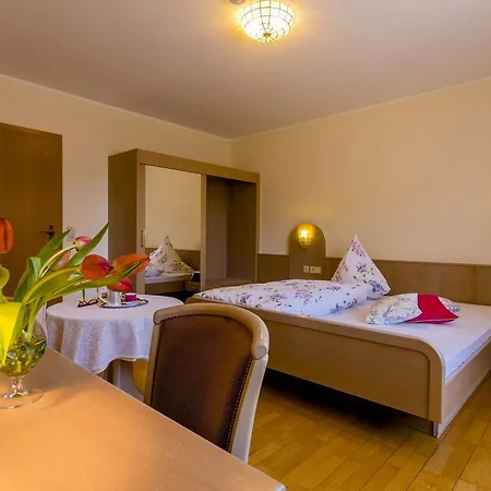 מלון Gaestehaus Sonne גרנסבאך